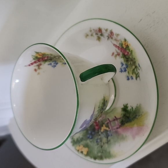 Bell "MEADOWSIDE" Vintage Teacup and Saucer Set Made in ENGLAND 1940 - Picture 7 of 7